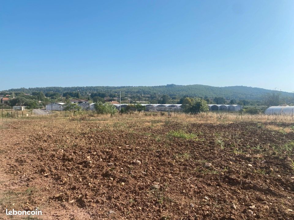 Terrain 540 m² · à Carnoules · 139 000 €