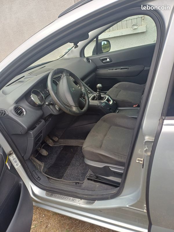 Peugeot 5008 (image 2)