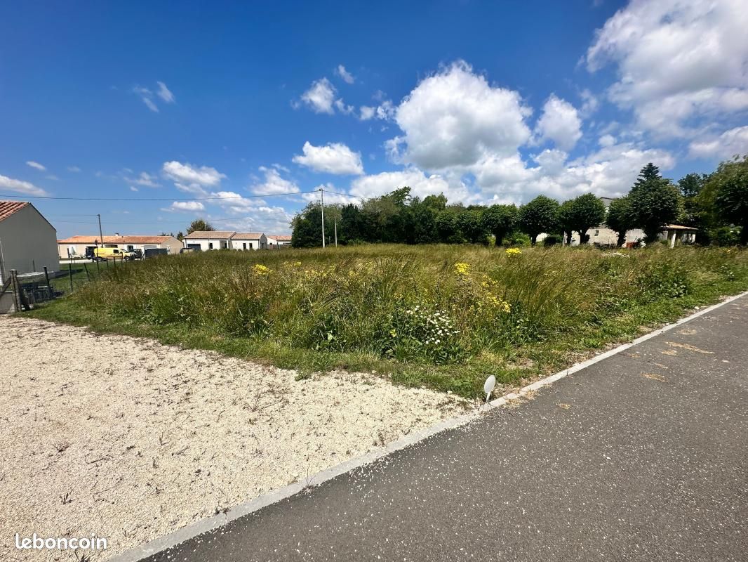Terrain 709 m² · à Thénac · 46 740 €