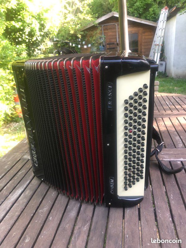 Vend accordéon Crucianelli noir (image 2)