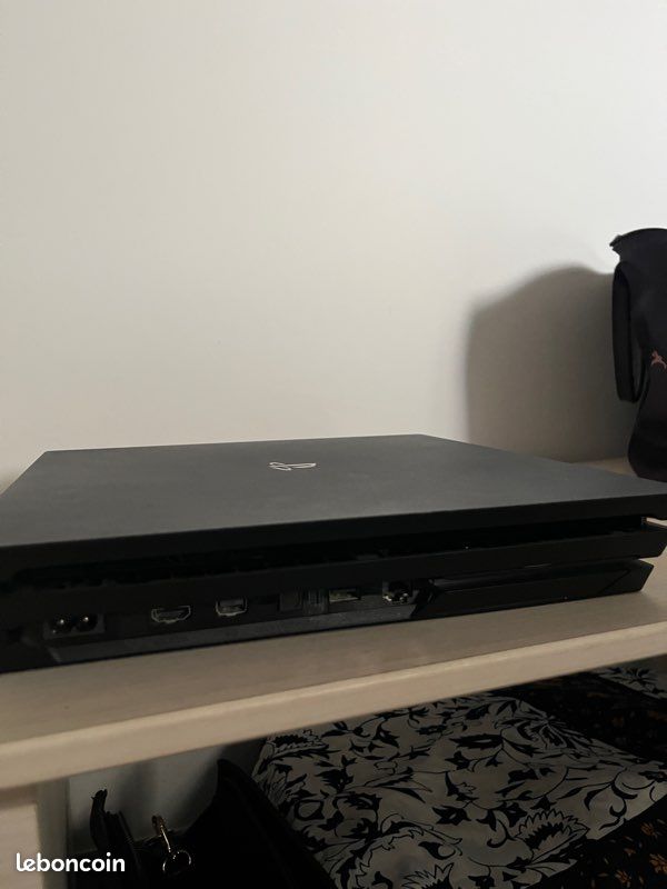 Ps4 pro 1To (image 3)