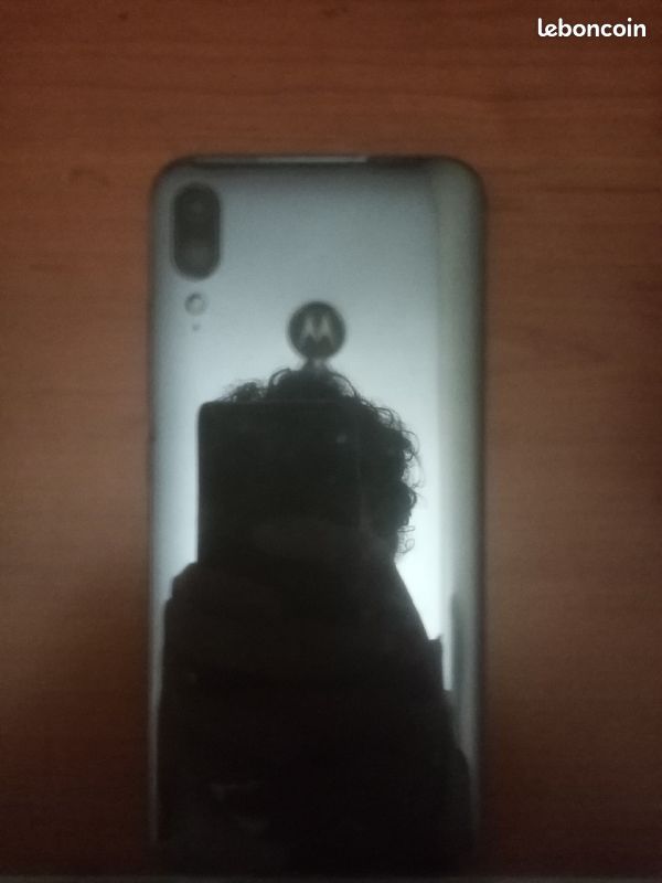 Téléphone Motorola e6 plus (image 2)