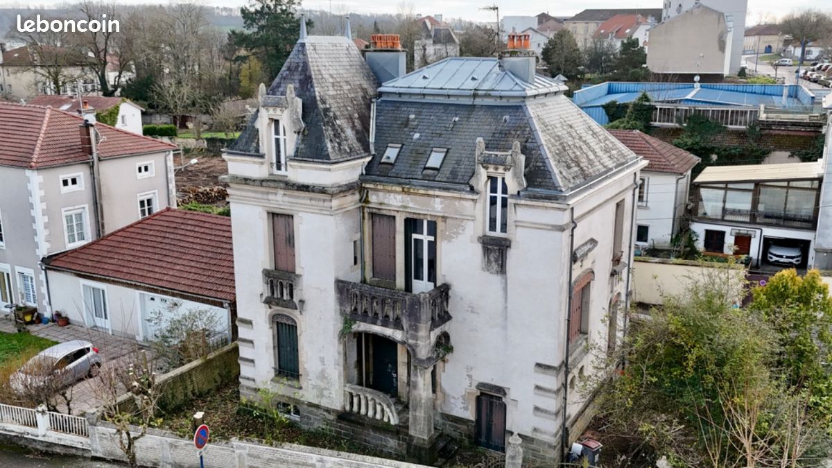 Maison 7 pièces 270 m² · à Mirecourt · 270 m² · 120 000 €