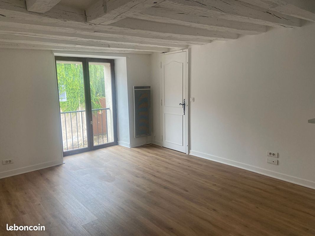 Appartement 1 pièce 27 m² · à Saint-Léger-en-Yvelines · 27 m² · 450 €