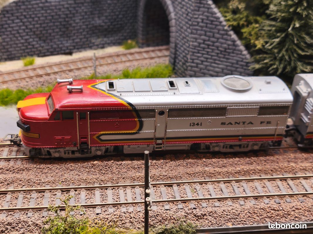 1342 FLEISCHMANN CAISSE LOCOMOTIVE DIESEL EN METAL TYPE US