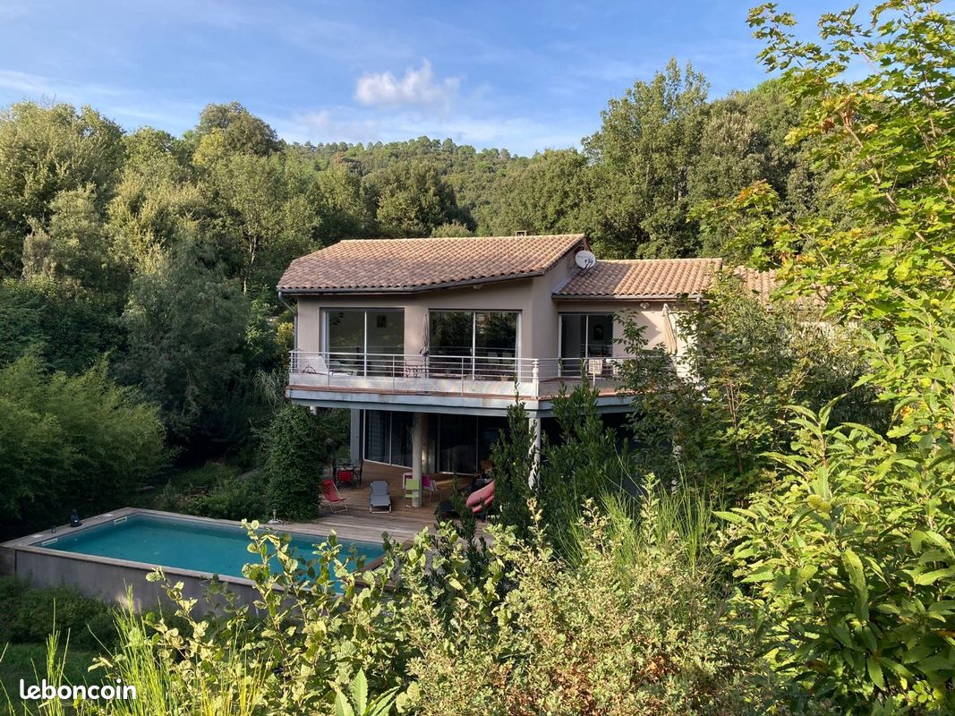 Maison 8 pièces 241 m² · à Monoblet · 241 m² · 555 000 €