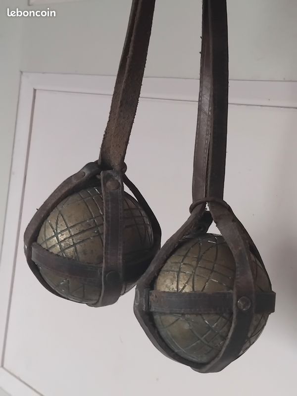Jeu paire de boules Pétanque lyonnaise vintage rétro ancien jeu de longue avec filet lanière en cuir métal doré bronze ou laiton (image 3)