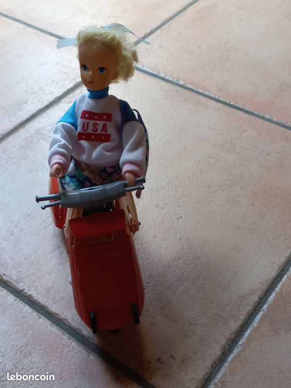 Scooter barbie année 1990 poupée livrée avec (image 2)