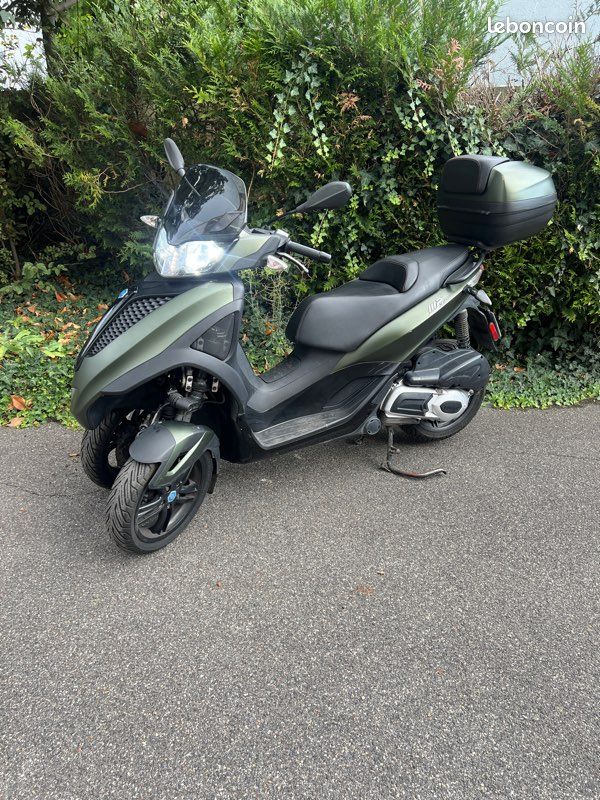 Piaggio MP3 300 LT Yourban Sport Army Green Motos