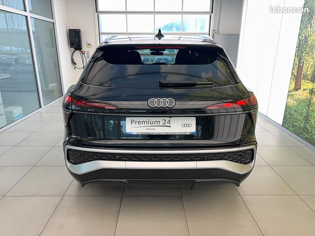 AUDI Q3 e-hybrid 272 ch S tronic 6 S line (image 4)