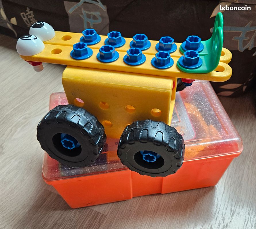 Lot jeux de construction et circuits et dominos (image 2)