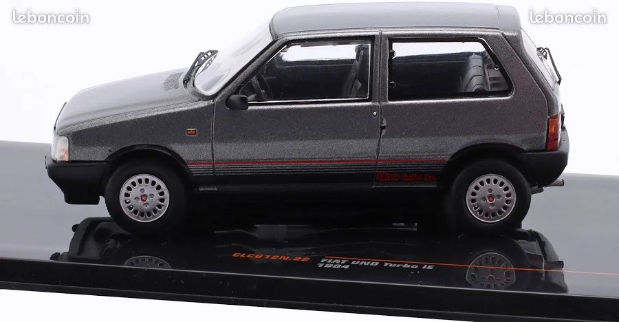 Fiat Uno Taxi Casablanca 1995 – Ixo 1/43, Rouge, Zamac, Neuve En Boîte, Miniature