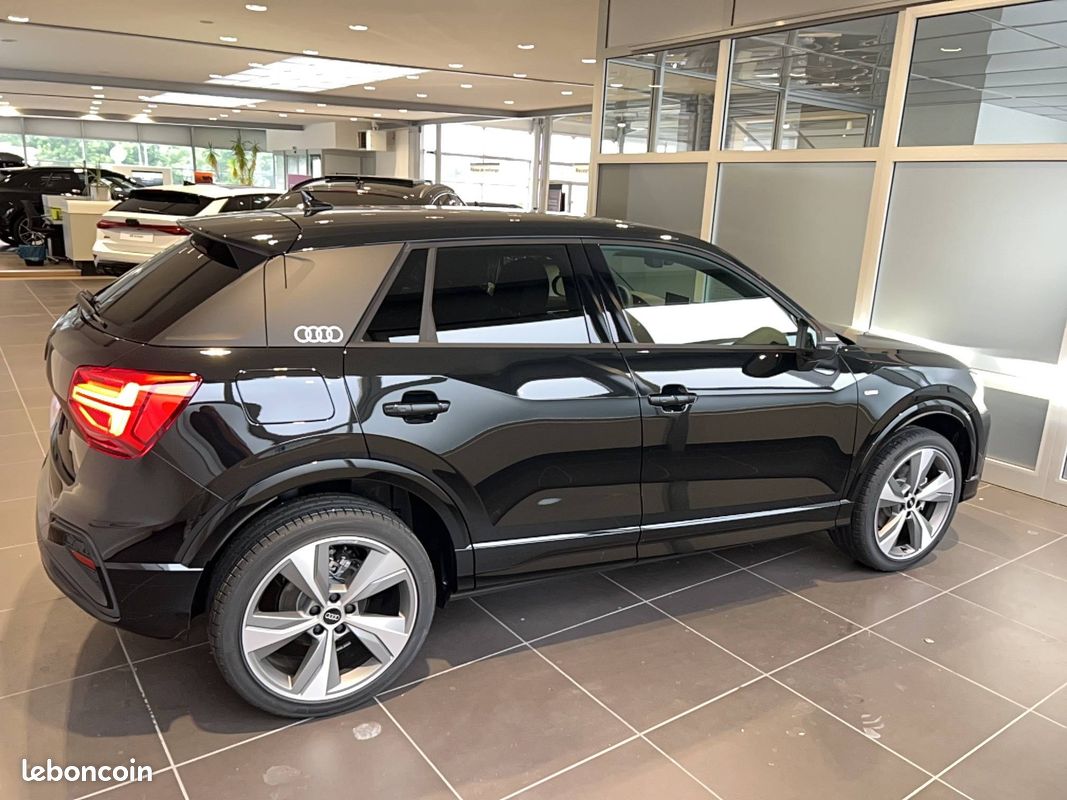 AUDI Q2 35 TFSI 150 S tronic 7 Black Edition (image 6)