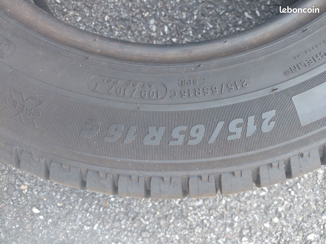 Pneus été 215 65 16 C Michelin (image 2)
