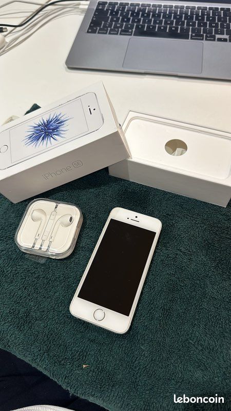 IPhone SE silver 32 GB (parfait état) (image 1)