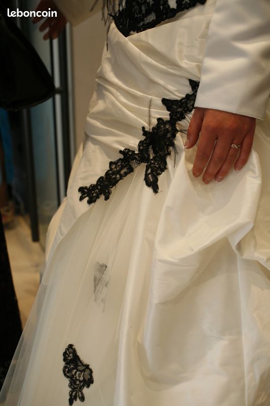 Robe mariée noir et blanc dentelle plumes T36-38 (image 6)