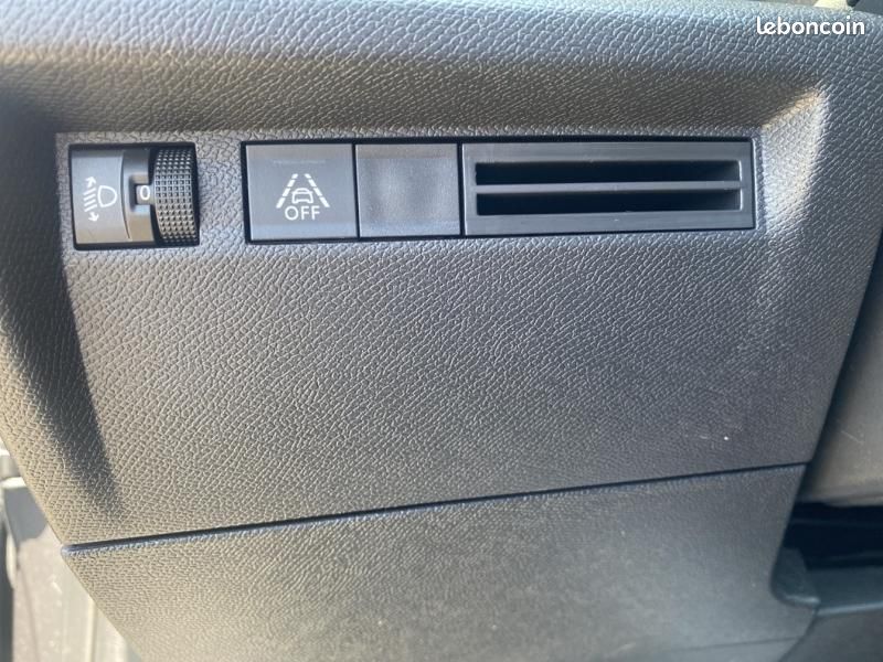 Citroen C4 PureTech 100ch S&S Feel (image 12)