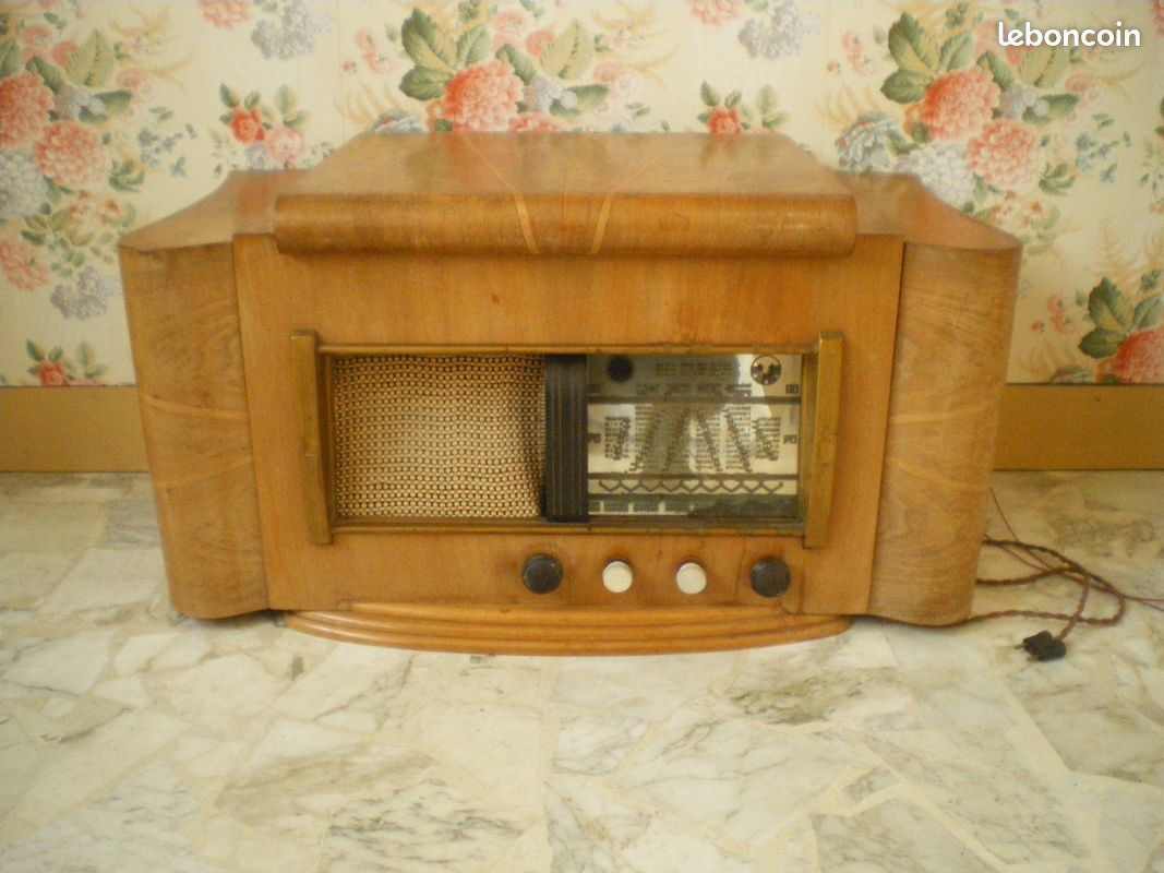 Meuble Art Déco – Radio à Lampes Et Tourne-disque – Vintage – Occasion