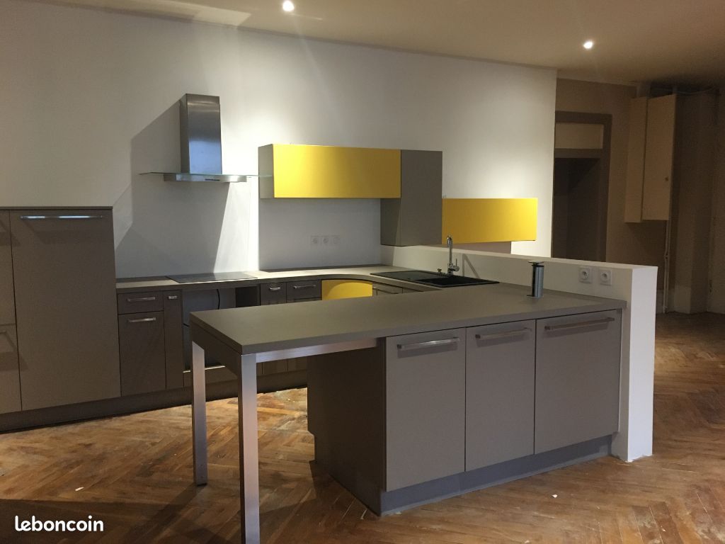 Appartement 3 pièces 82 m² · à Saint-Étienne · 82 m² · 590 €