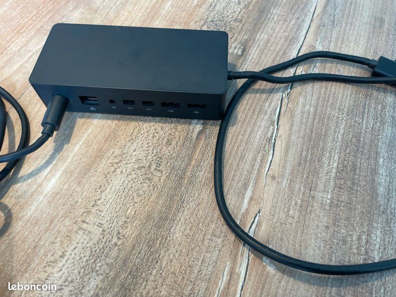 Microsoft Surface Pro 7 Docking Station Dock 1661 with ac adapter