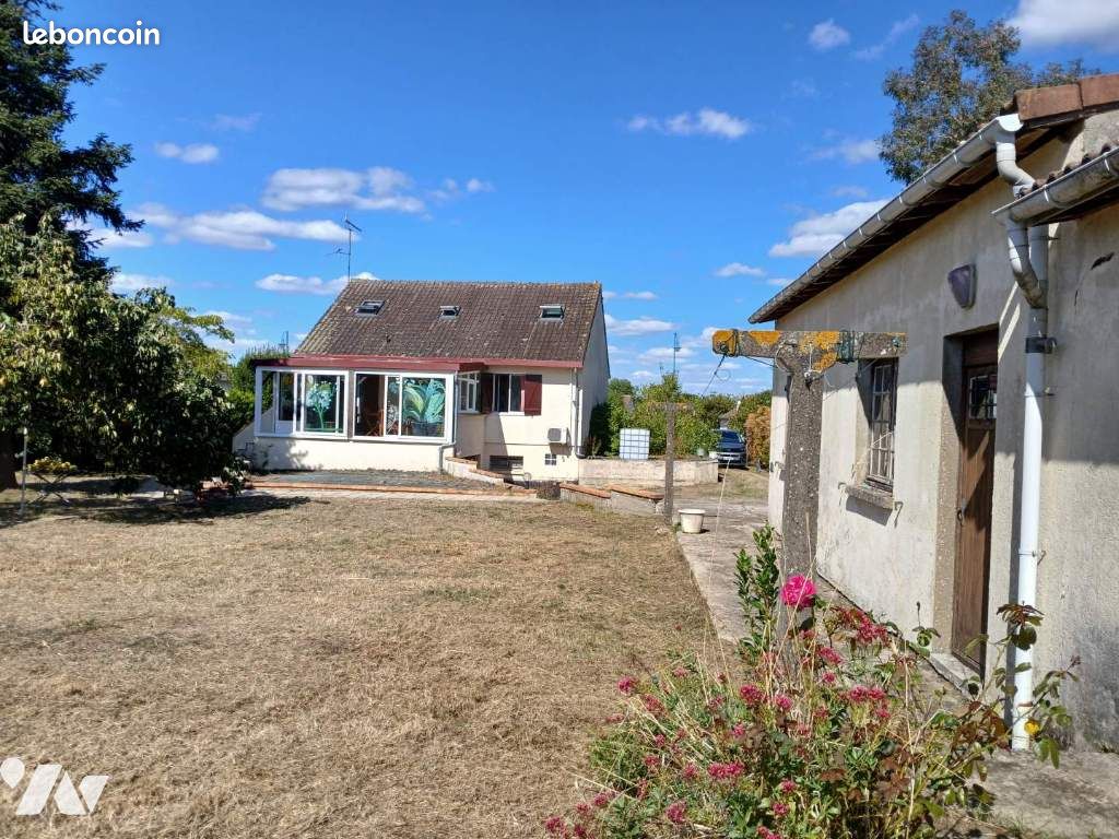 Maison 4 pièces 105 m² · à Saint-Flovier · 105 m² · 104 000 €