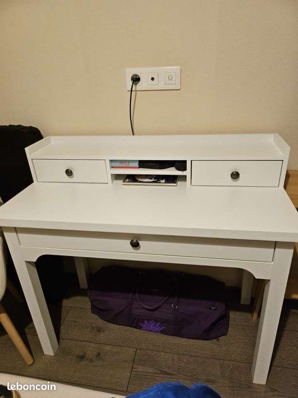 Bureau (image 1)