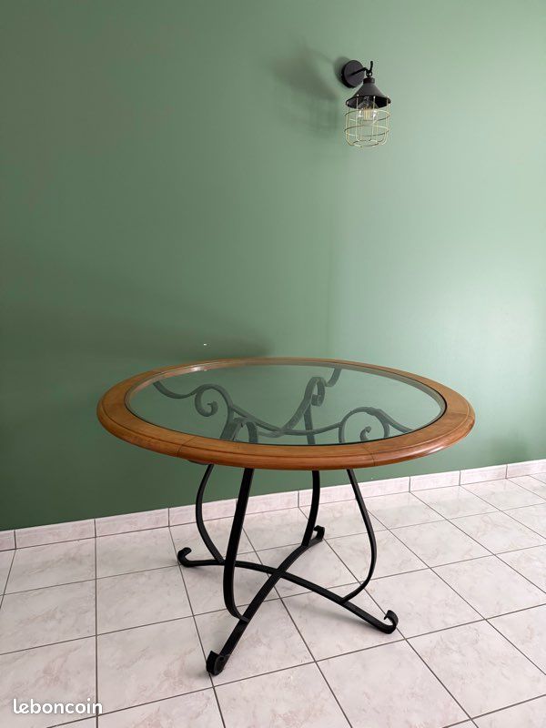 Table ronde en fer forgé, verre et bois – Élégante et robuste (image 1)