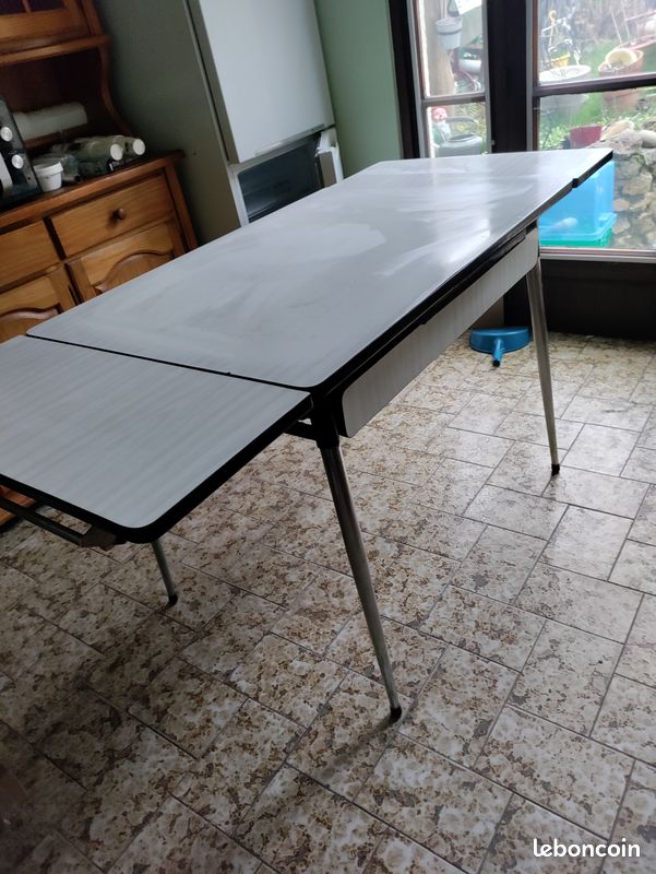 Table en formica (image 1)