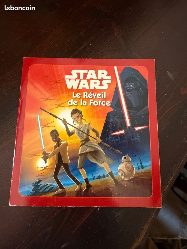 Star wars Le Réveil de la Force. TM Lucasfilm. Hachette jeunesse, 2016 (image 1)