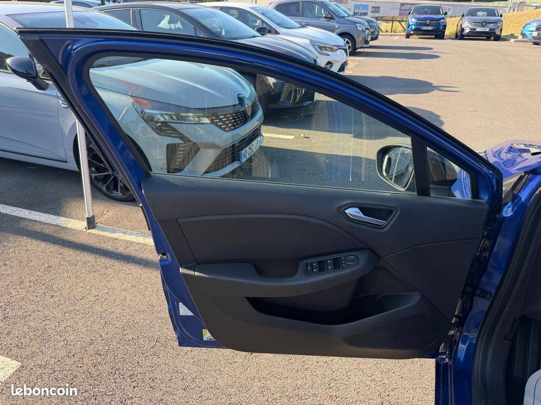 RENAULT Clio E-Tech full hybrid 145 Evolution (image 19)
