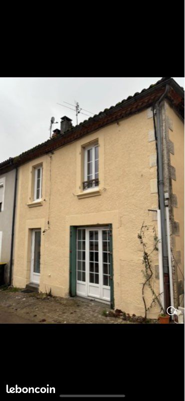 Maison 5 pièces 100 m² · à Terres-de-Haute-Charente · 100 m² · 79 000 €