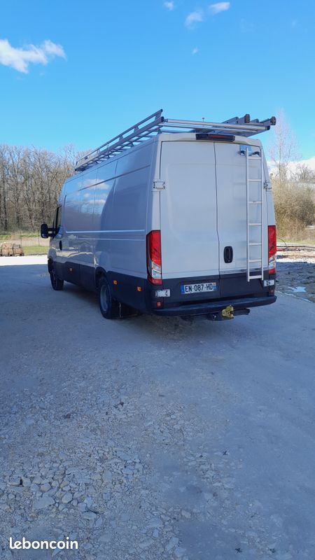 Fourgon IVECO (image 2)