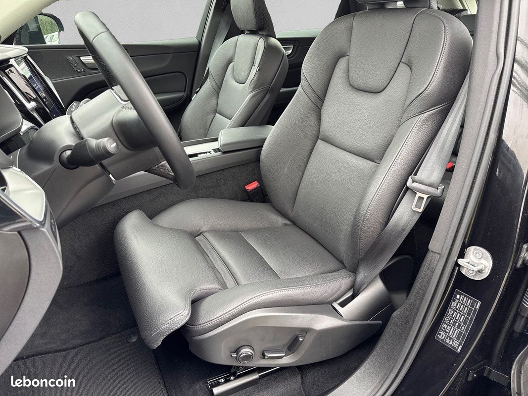 VOLVO XC60 T6 AWD Hybride rechargeable 253 ch+145 ch Geartronic 8 Plus Style Dark (image 5)