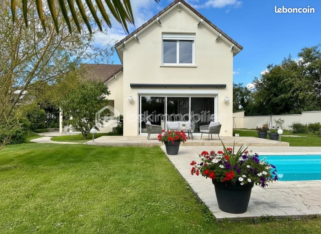 Maison 8 pièces 205 m² (image 1)