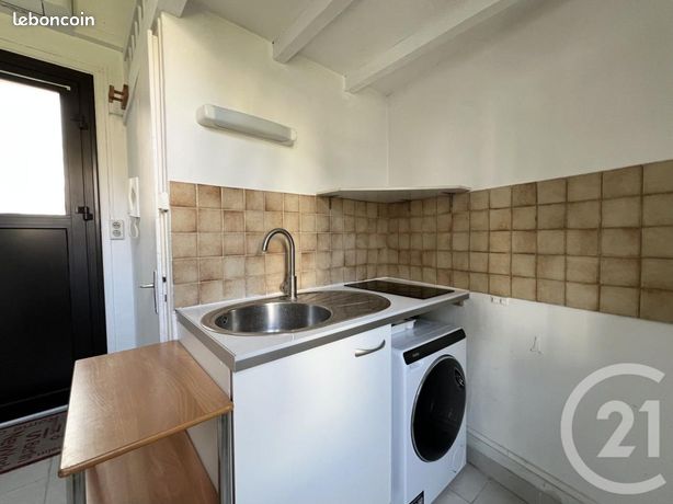 Studio 1 pièce 13 m² — 12