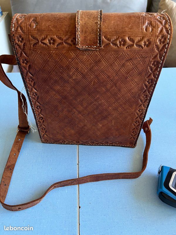 Sac bandoulière en cuir artisanale vintage à restaurer (image 3)