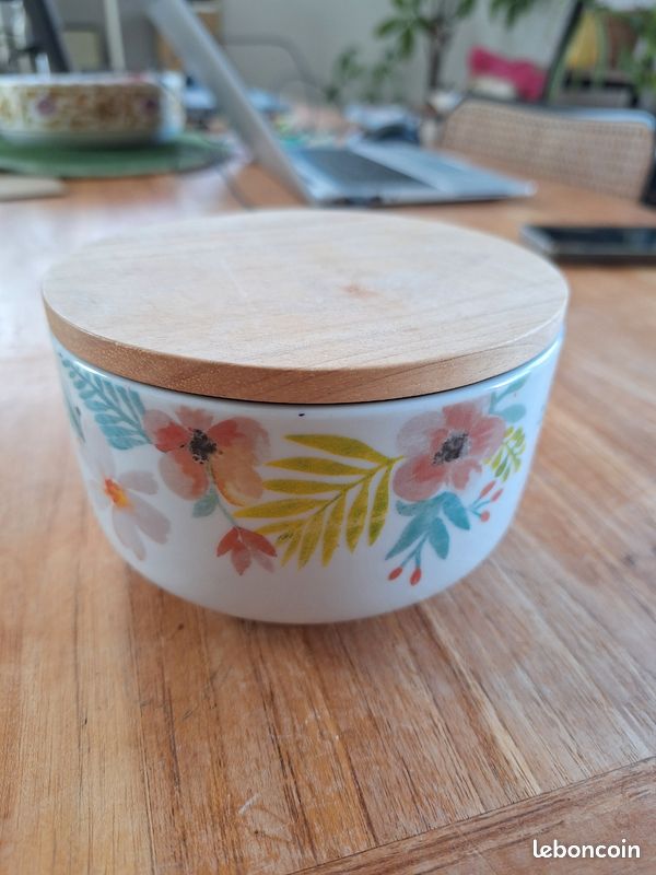 Pot avec couvercle (image 1)
