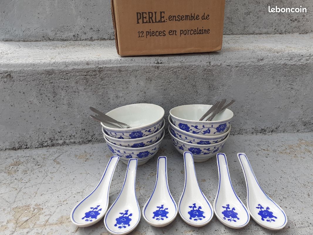 Ensemble de 12 pièces en porcelaine (image 1)
