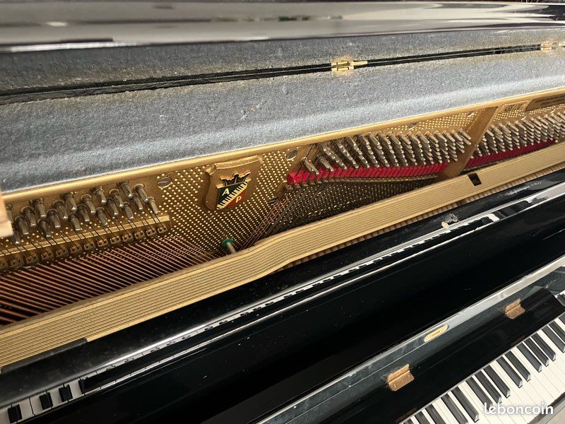 Piano droit Petrof 118 noir laqué brillant – années 1990 (image 3)