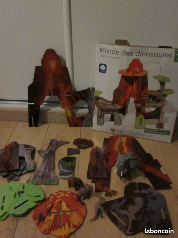 MONDE des dinosaures EN BOIS 44CM DE HAUT (image 1)