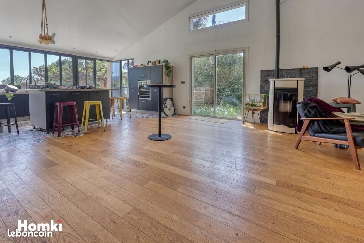 Maison 7 pièces 175 m² · à La Crau · 175 m² · 800 000 €