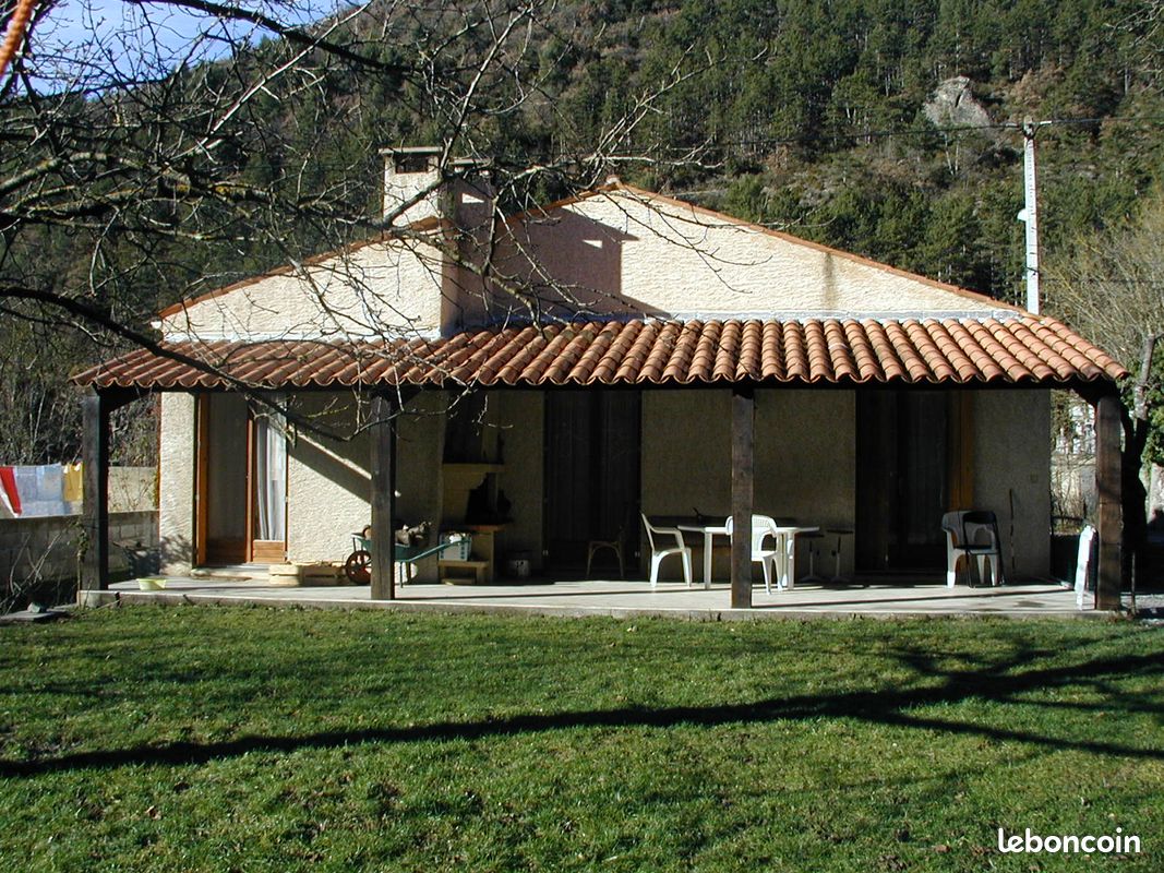 Petite villa dans jardin arboré Digne les Bains (image 1)