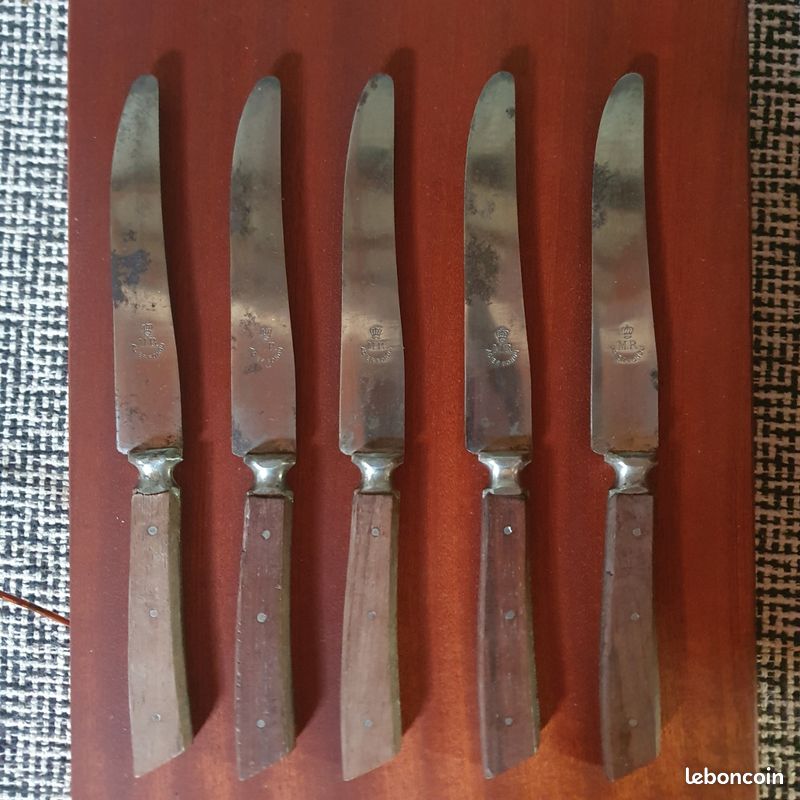 ANCIEN LOT DE 4 Couverts Couteaux de Table Manche Différent EUR 9,90 ANCIEN LOT DE 4 Couverts Couteaux de Table Manche Différent EUR 9,90