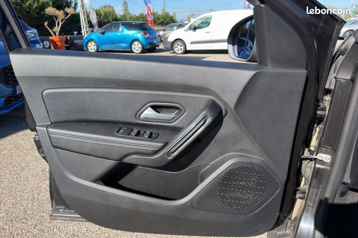 Dacia Duster 1.5 DCI 115 4X4 PRESTIGE (image 12)