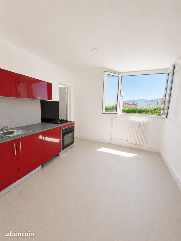 Appartement 3 pièces 72 m² · à Saint-Étienne · 72 m² · 600 €