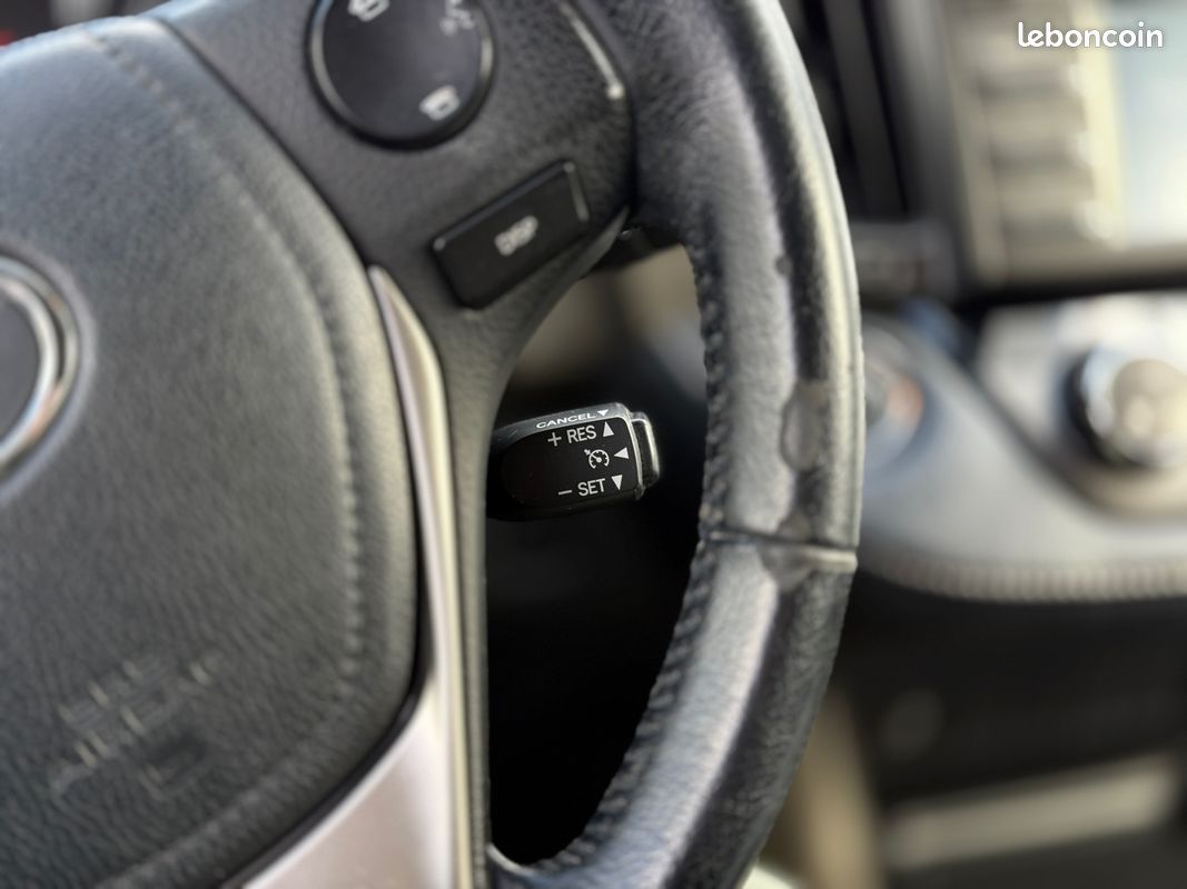 Toyota RAV4 2.0 D-4D 124ch Lounge – GPS – Caméra de recul – Chaîne – Révisé & Garantie 6 mois (image 30)