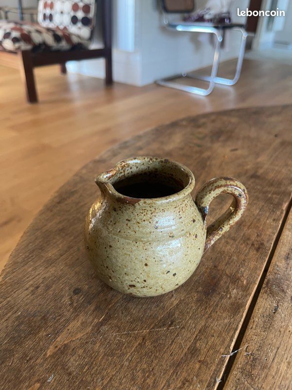 Petit pichet en grès artisanal (image 1)
