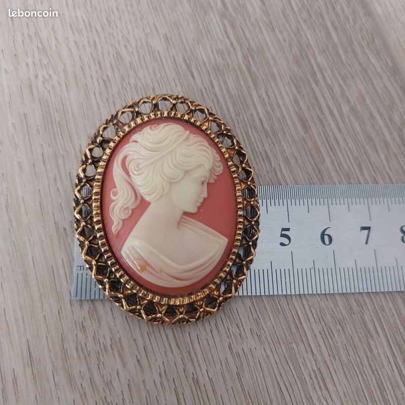 Belle Broche Camée Ancienne Vintage - Profil De Femme - Monture Dorée Style Victorien