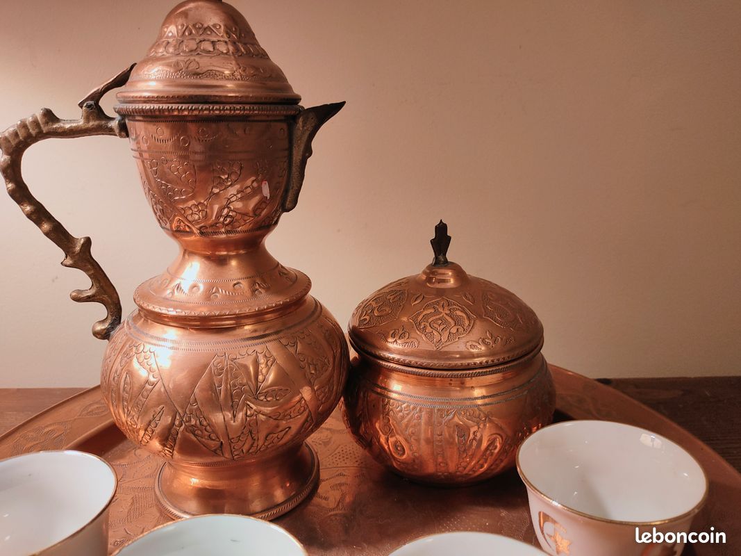 Service à Thé Marocain Traditionnel - Théière En Verre Coloré, 6 Tasses Et Plateau, Fait Main, Idéal Pour Cadeau Ou Décoration Service à Thé Marocain Traditionnel - Théière En Verre Coloré, 6 Tasses Et Plateau, Fait Main, Idéal Pour Cadeau Ou Décoration
