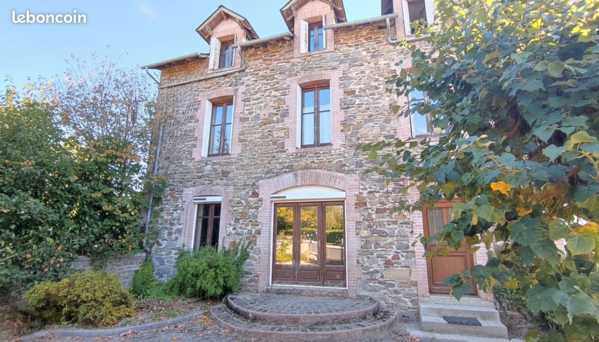 Maison 14 pièces 273 m² · à Soursac · 273 m² · 139 500 €